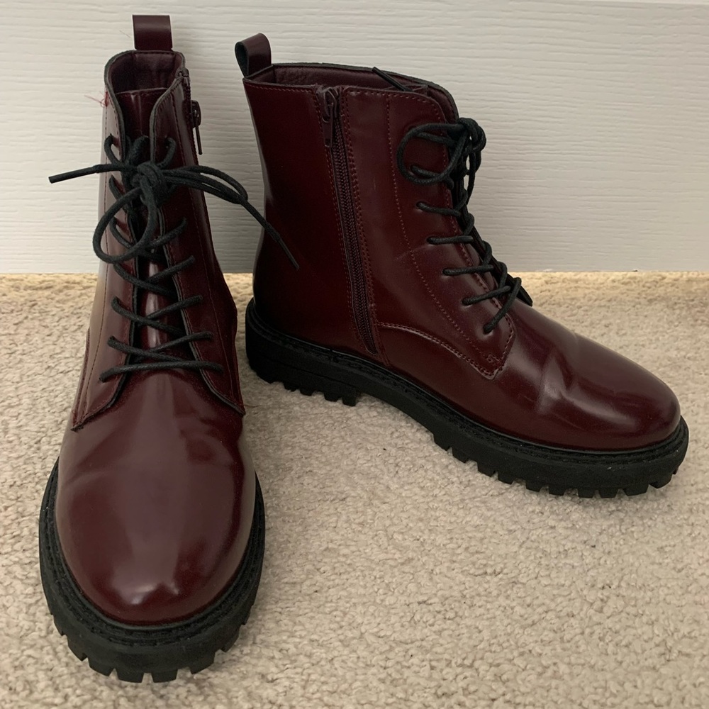 COMBAT BOOTS